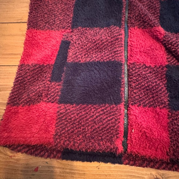 Stillwater supply co. Plaid Fleece Vest in Red and Black womens medium - Picture 8 of 12